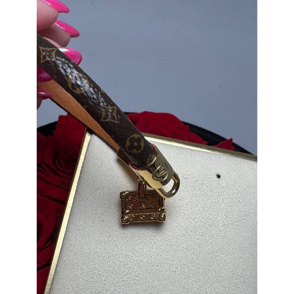 Louis Vuitton Petite Malle Trunk Bracelet Gold & Monogram w/Certificate of Auth - Picture 14 of 16